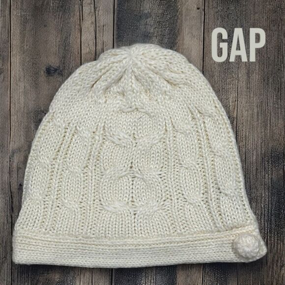 GAP Women’s Cable Knit Beanie Hat in the Size M/L in Ecru Color - Picture 1 of 4